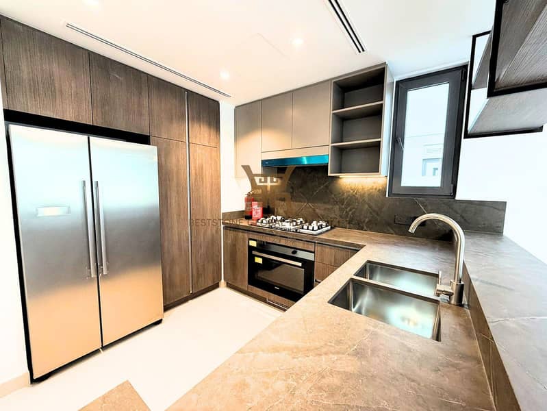 Brand New | Live Sky-Suite | Open Kitchen