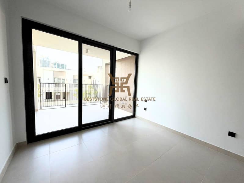 Brand New | Live Sky-Suite | Open Kitchen - Image 6