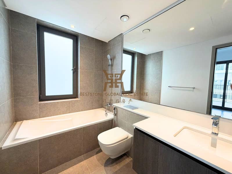 Brand New | Live Sky-Suite | Open Kitchen - Image 8