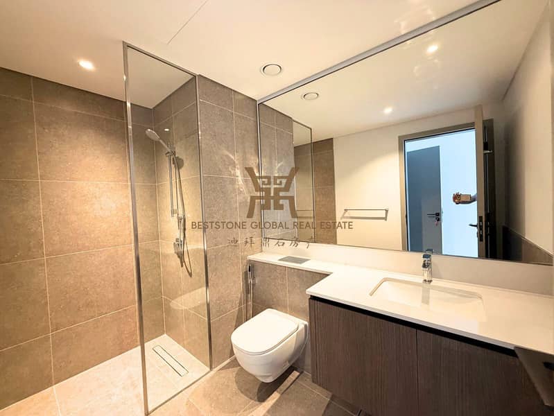 Brand New | Live Sky-Suite | Open Kitchen - Image 9