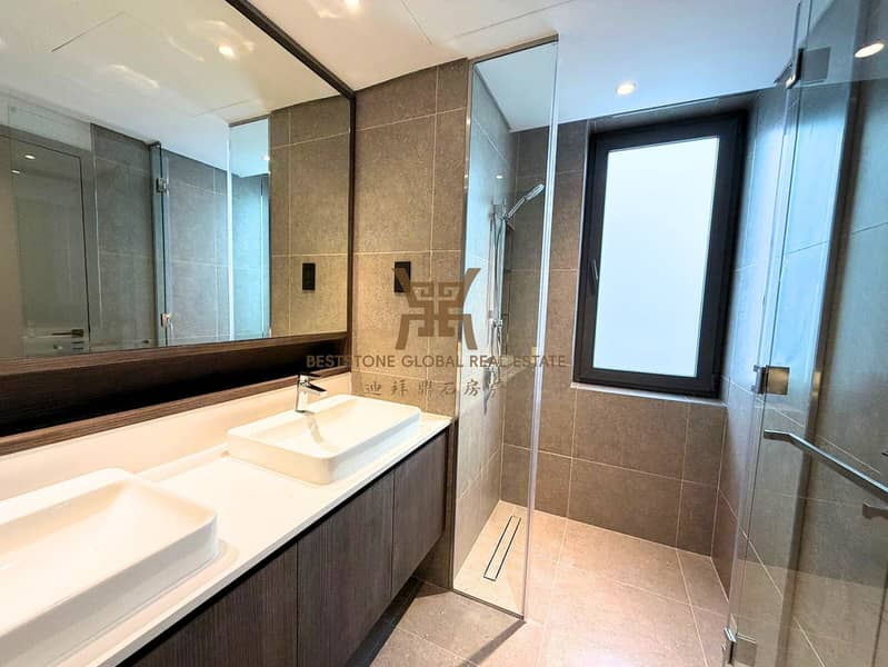 Brand New | Live Sky-Suite | Open Kitchen - Image 10