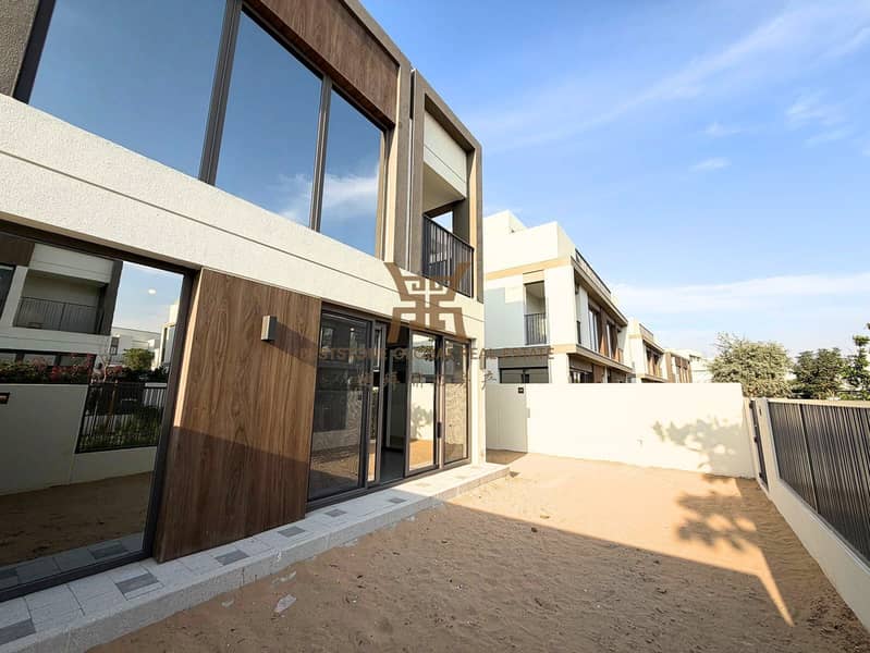 Brand New | Live Sky-Suite | Open Kitchen - Image 11