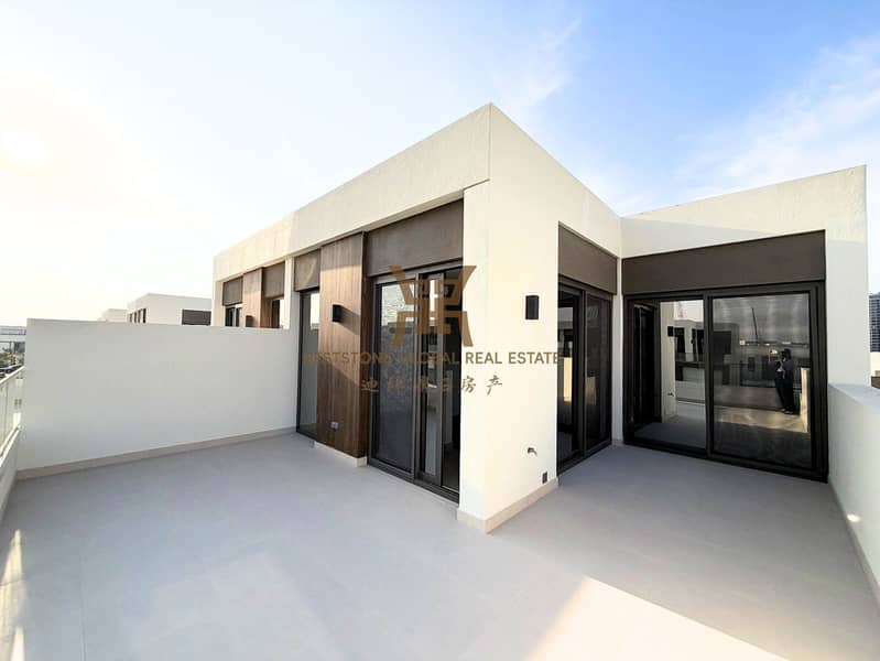 Brand New | Live Sky-Suite | Open Kitchen - Image 12