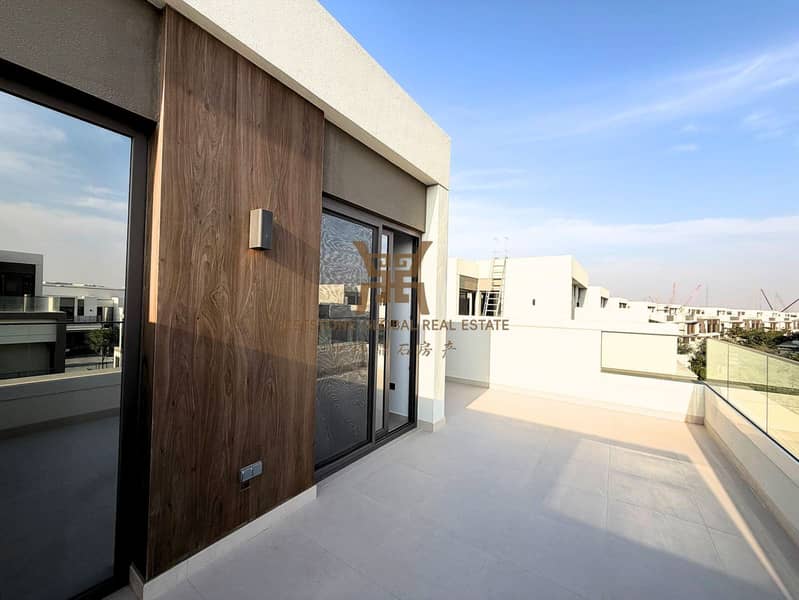 Brand New | Live Sky-Suite | Open Kitchen - Image 13