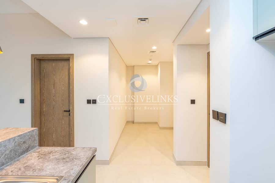 Brand New 1 BR | Vacant | Mid Floor - Image 6
