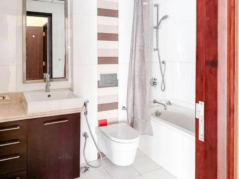 Burj Khalifa View | Unfurnished | Vacant Soon - Image 6