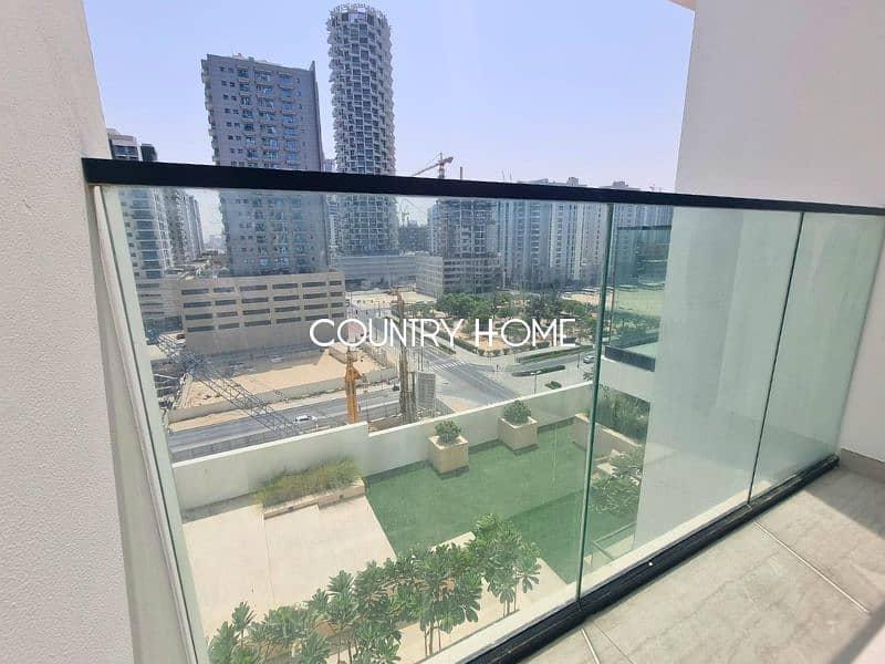 Spacious 2BR Apartment with Balcony and Parking