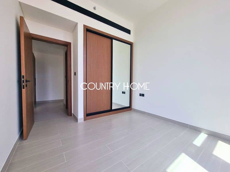 Spacious 2BR Apartment with Balcony and Parking - Image 6