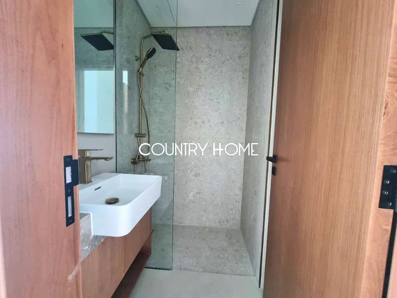 Spacious 2BR Apartment with Balcony and Parking - Image 8