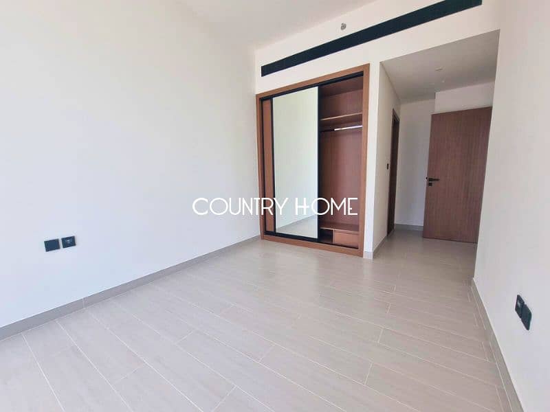 Spacious 2BR Apartment with Balcony and Parking - Image 9