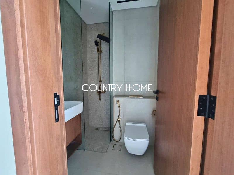 Spacious 2BR Apartment with Balcony and Parking - Image 11