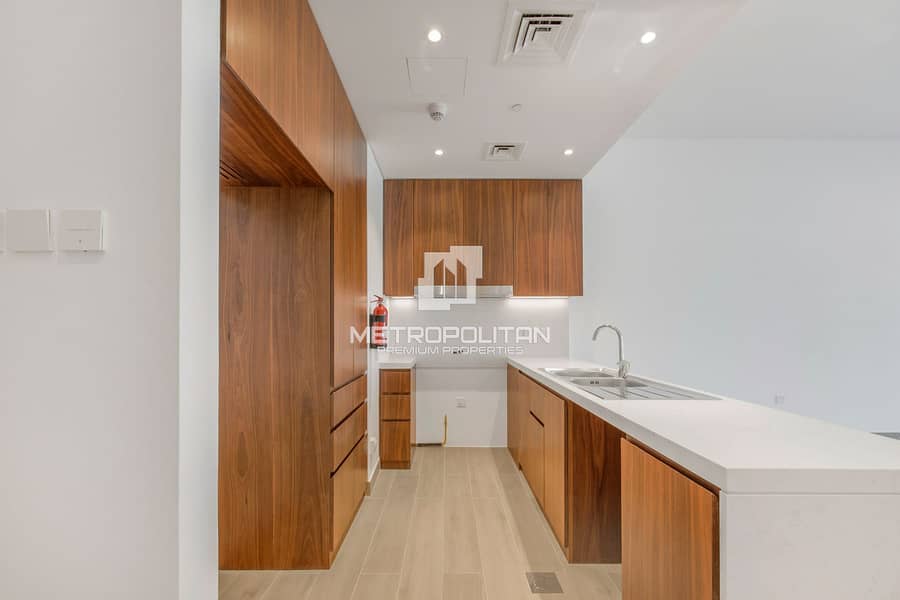 Elegant | Vacant | Breathtaking Sea View - Image 7