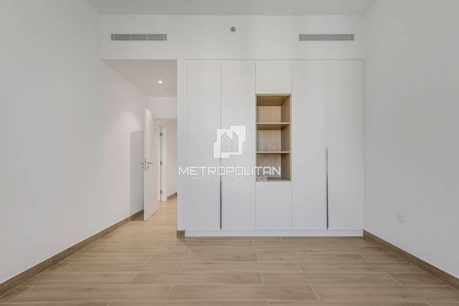 Elegant | Vacant | Breathtaking Sea View - Image 13