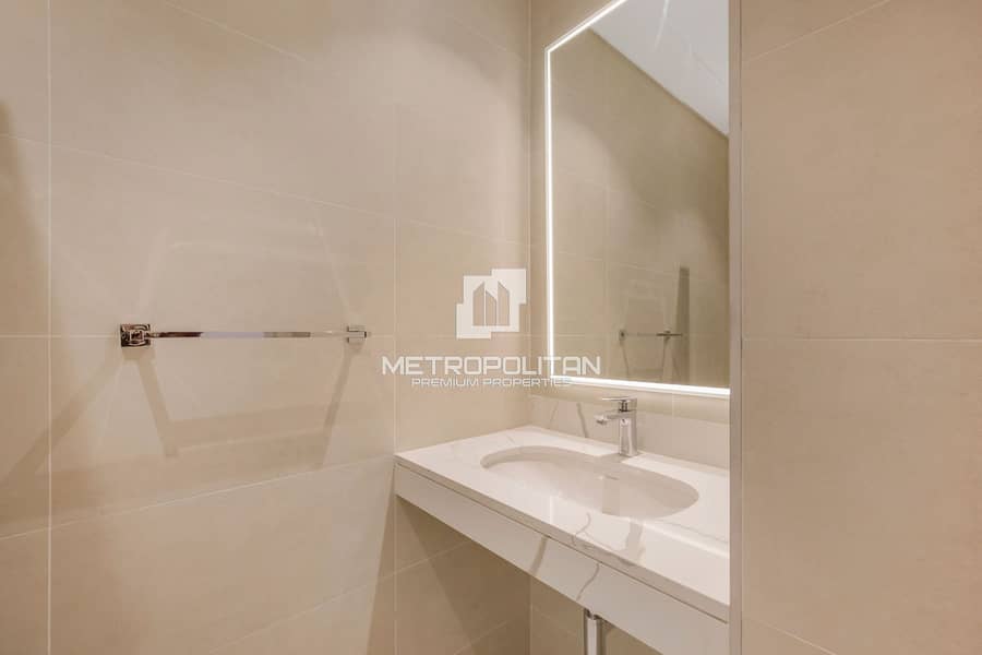 Elegant | Vacant | Breathtaking Sea View - Image 16