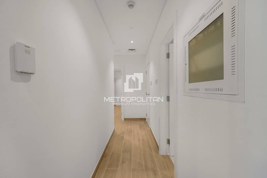 Elegant | Vacant | Breathtaking Sea View - Image 17