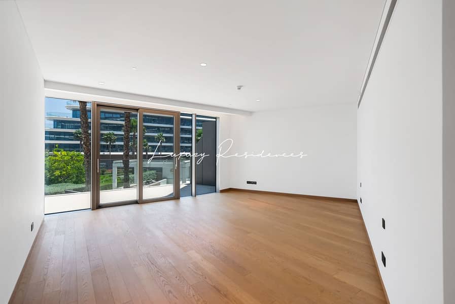 Brand New | Palm and Garden View | Vacant - Image 9