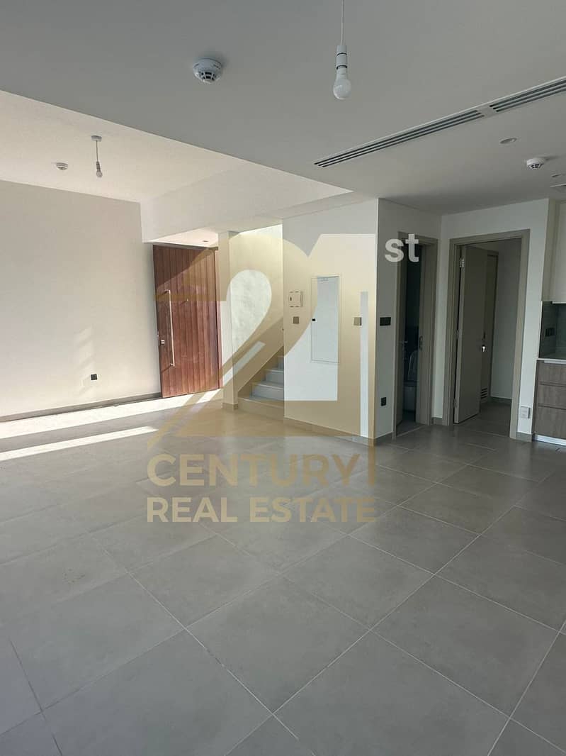 UNFURNISHED | READY TO MOVE-IN | CORNER KITCHEN