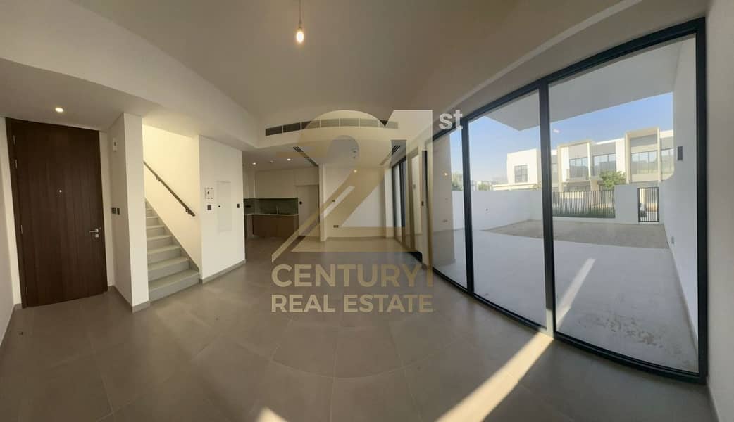 UNFURNISHED | READY TO MOVE-IN | CORNER KITCHEN