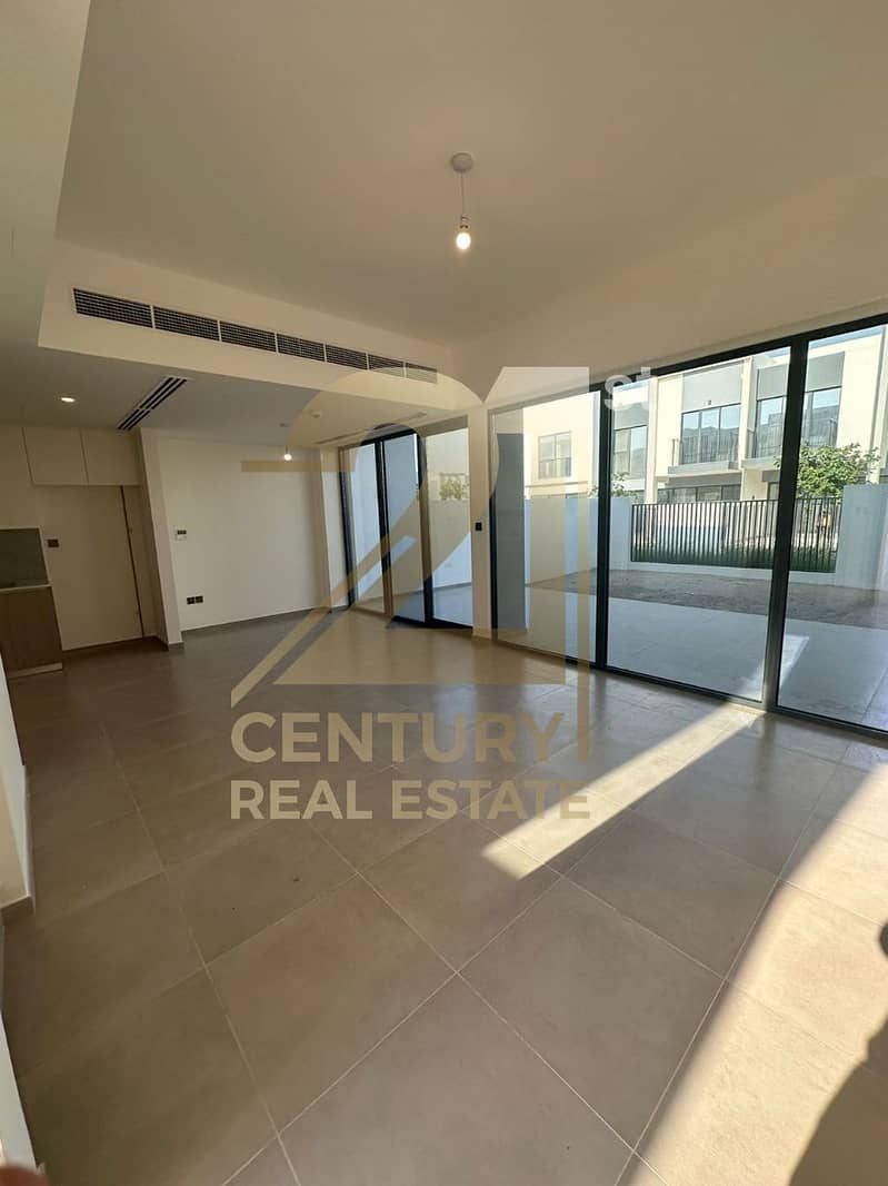 UNFURNISHED | READY TO MOVE-IN | CORNER KITCHEN