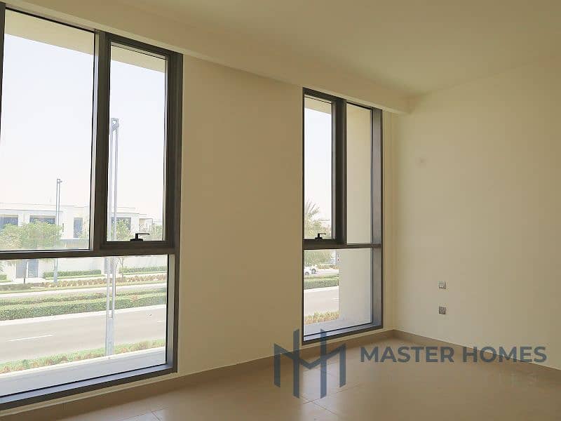 Well Maintained | Spacious | Ready to Move 4BHK - Image 8