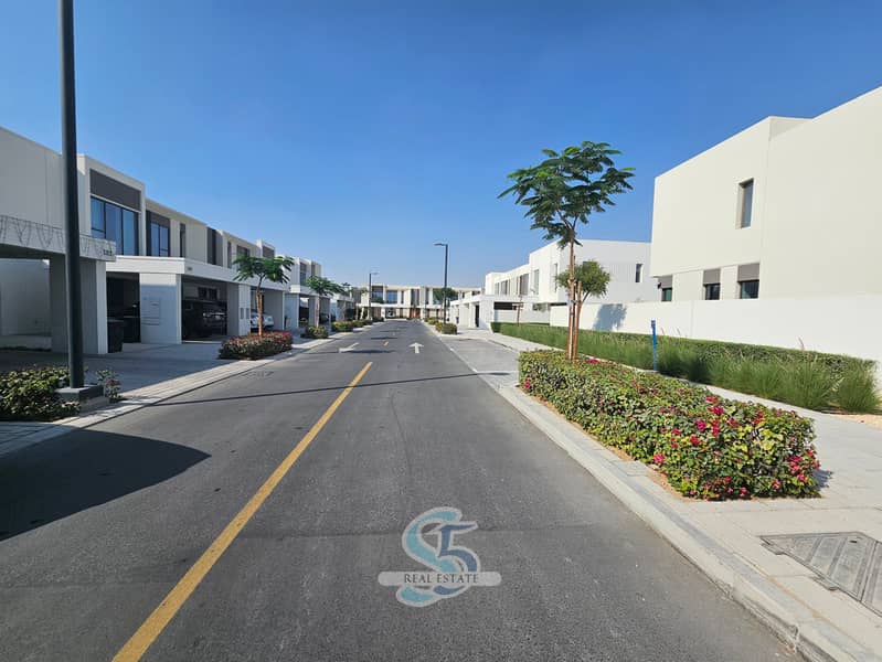 BRAND NEW | PARK FACING | CLOSE TO GYM/POOL