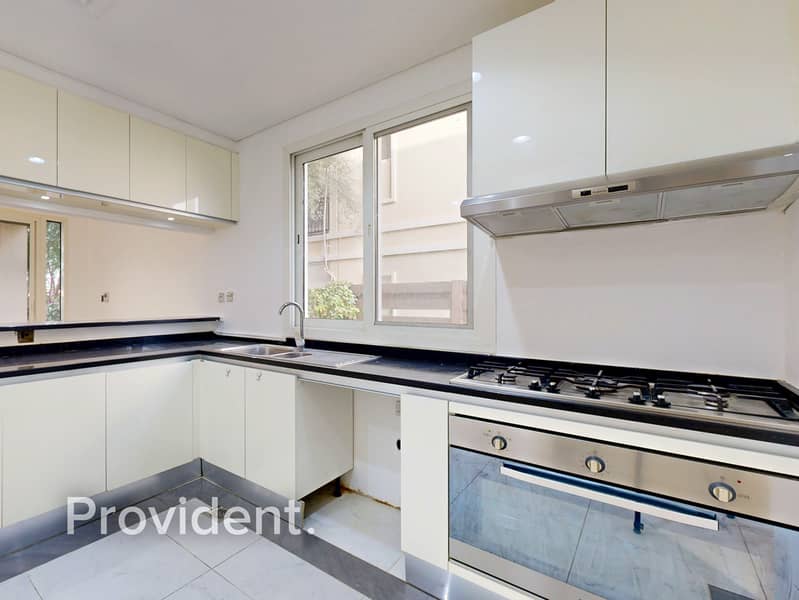 Corner Unit | Full Privacy | 0 Commission - Image 11