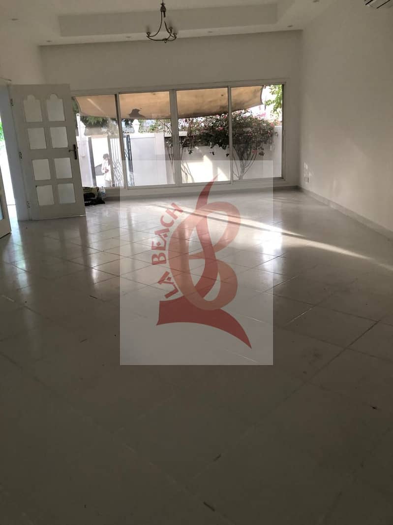 Maid Room I Private garden I Vacant