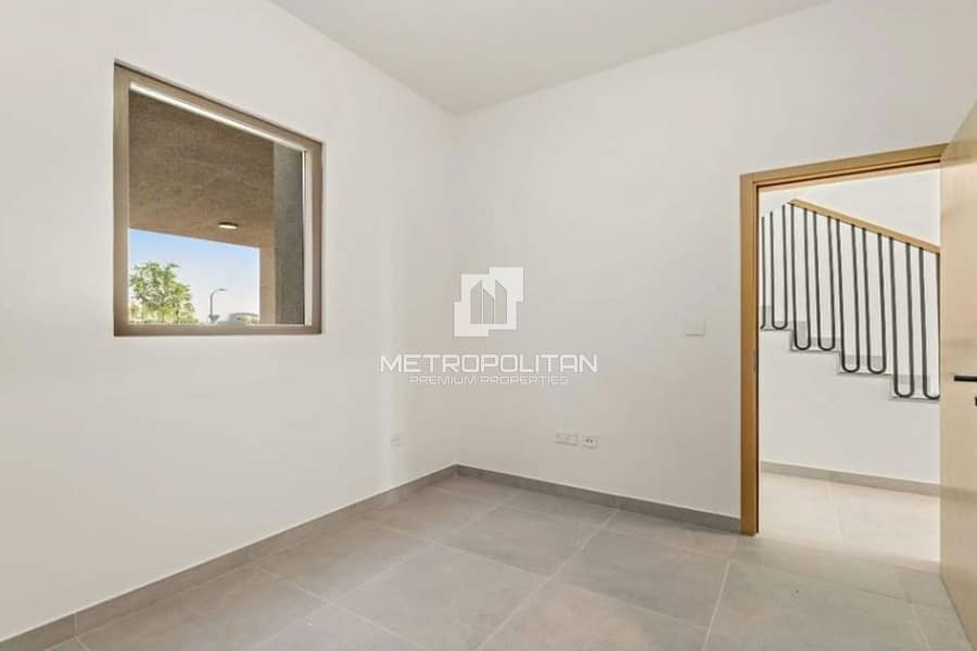 Close to Amenities | Vacant Now | Single Row - Image 7