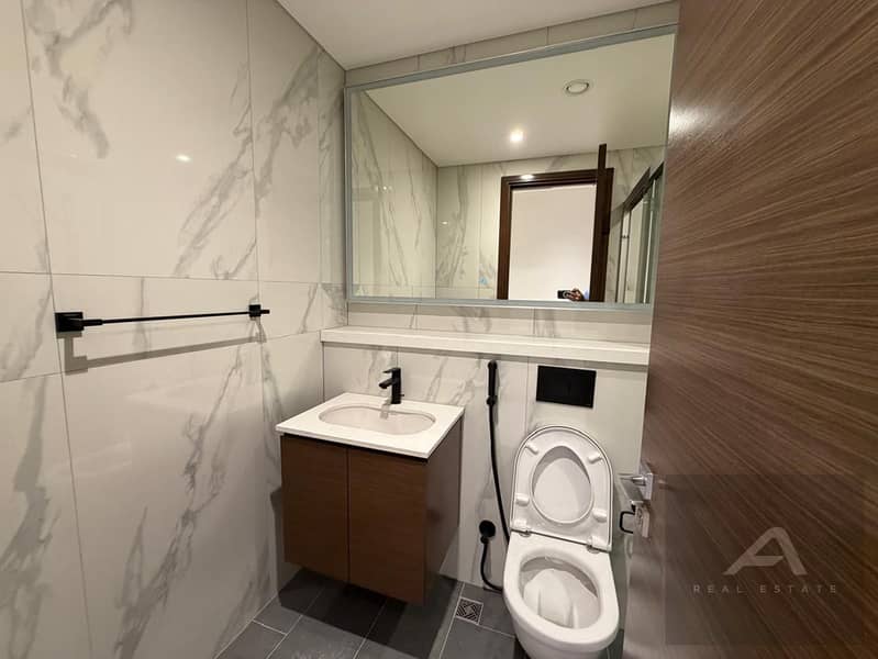 Elegant 3Bhk+MaidsRoom+5Bath|Fully Furnished | Brandnew - Image 18