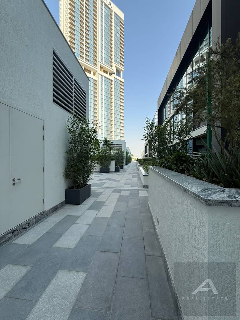 Elegant 3Bhk+MaidsRoom+5Bath|Fully Furnished | Brandnew - Image 29