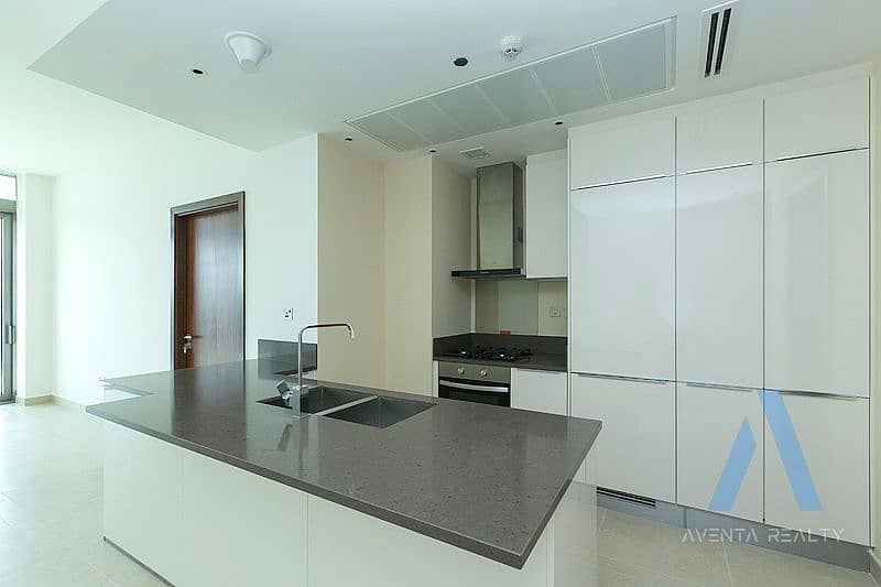 Full Marina View | Large Layout | High Floor - Image 8