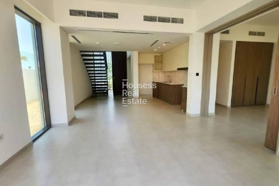 Corner 4BR plus Maid Townhouse | Near Park - Image 7