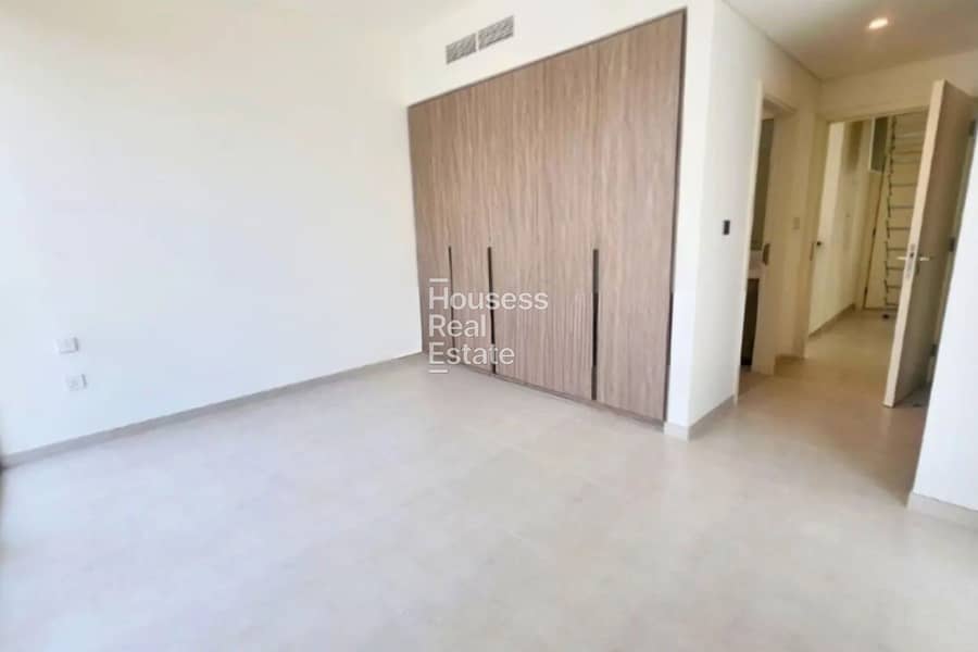 Corner 4BR plus Maid Townhouse | Near Park - Image 10