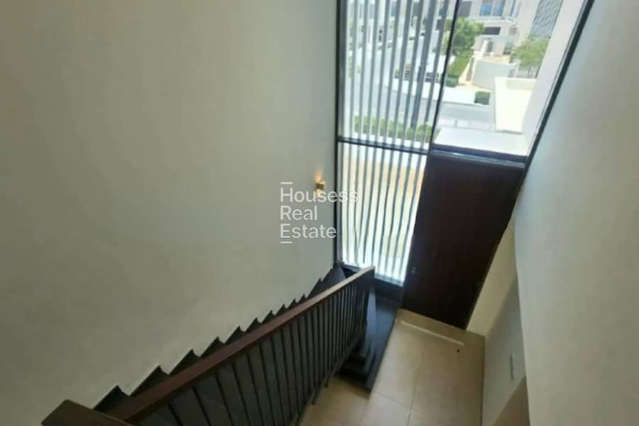 Corner 4BR plus Maid Townhouse | Near Park - Image 11