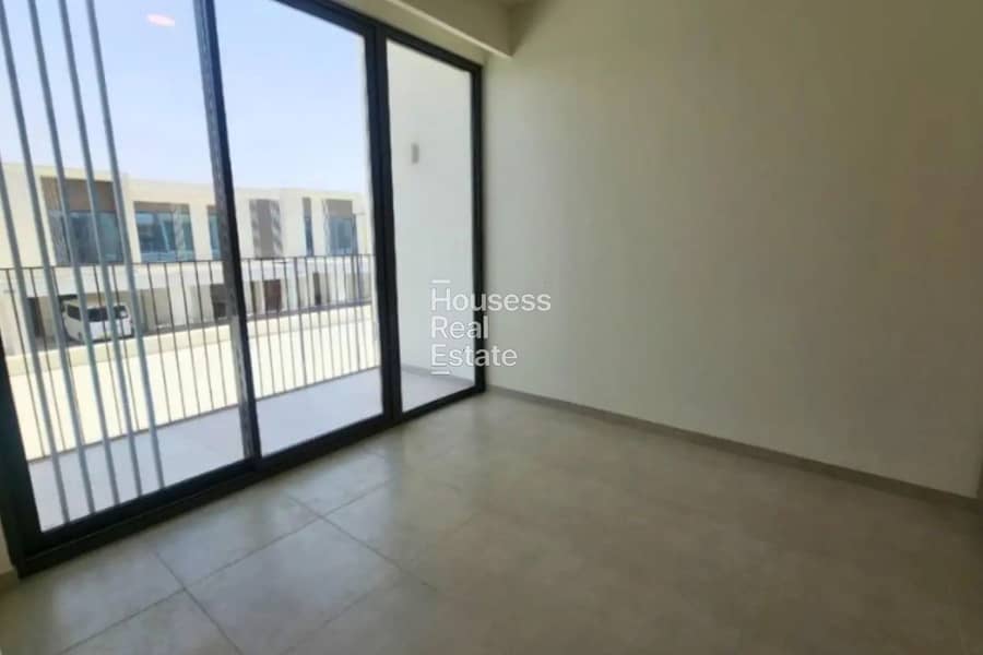 Corner 4BR plus Maid Townhouse | Near Park - Image 13