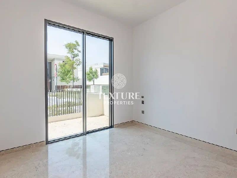 Near to Pool and Park | Corner Unit - Image 10
