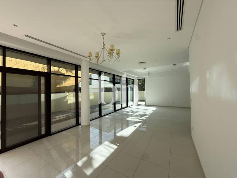 V3 type I Large and Spacious I Pool across the road