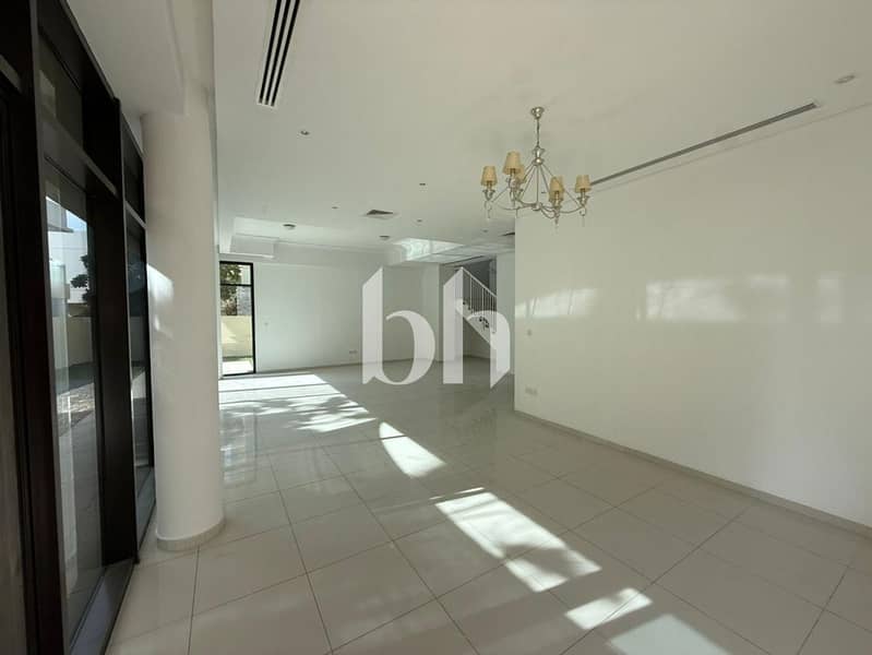 V3 type I Large and Spacious I Pool across the road