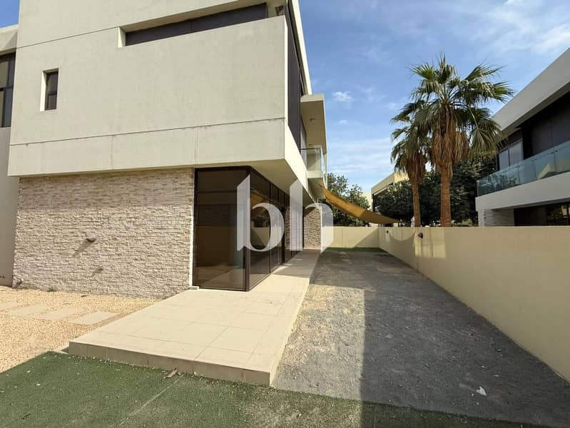 V3 type I Large and Spacious I Pool across the road - Image 15