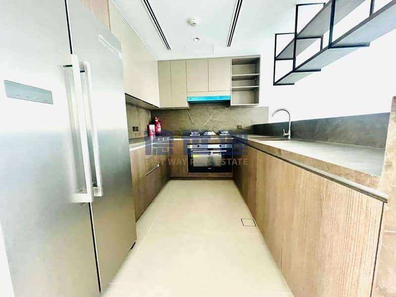 LANDSCAPED | VACANT | WITH KITCHEN APPLIANCES - Image 11