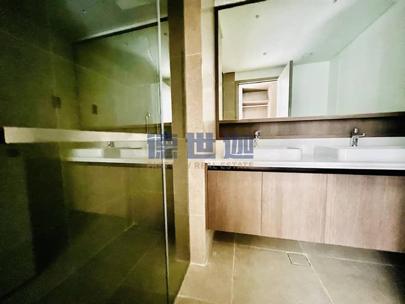 LANDSCAPED | VACANT | WITH KITCHEN APPLIANCES - Image 13