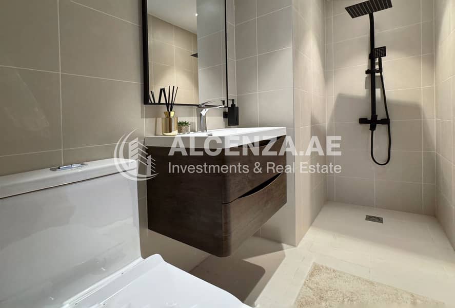 Luxury Furnished 2BR | Prime Location | Sea View - Image 20