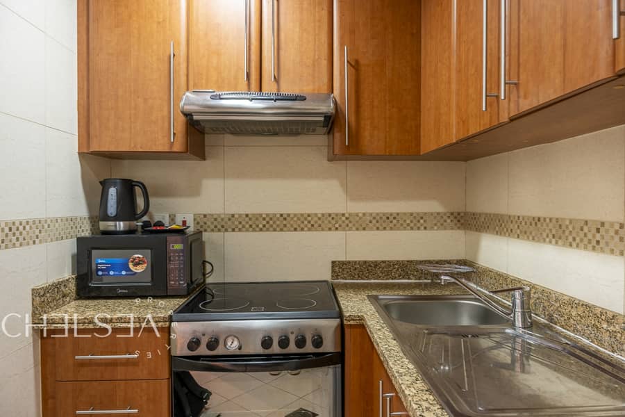 VACANT | NICELY FURNISHED | MID FLOOR