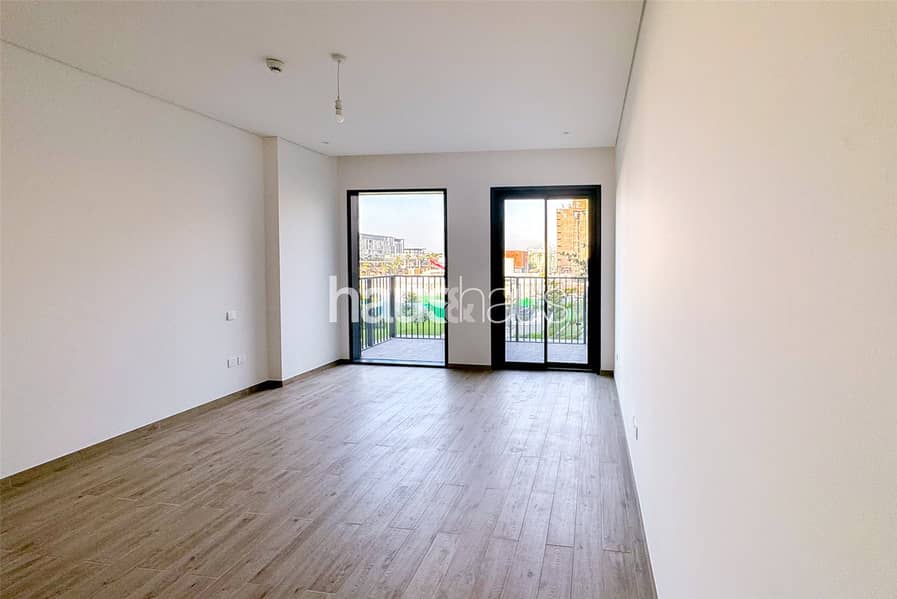 Low Floor | Wide Balcony | Central Park View - Image 6