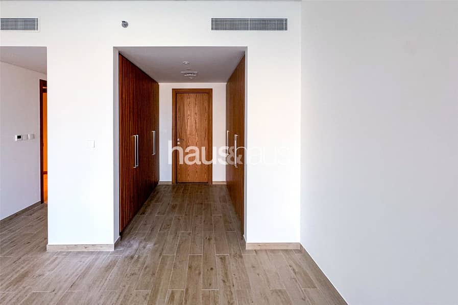 Low Floor | Wide Balcony | Central Park View - Image 7