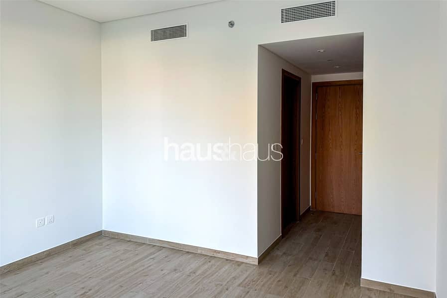 Low Floor | Wide Balcony | Central Park View - Image 9