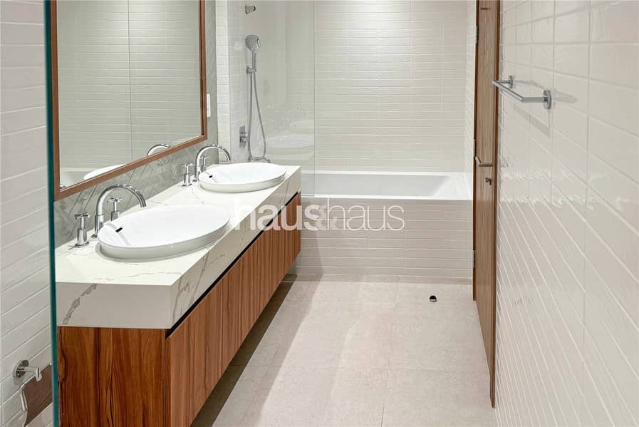 Low Floor | Wide Balcony | Central Park View - Image 13