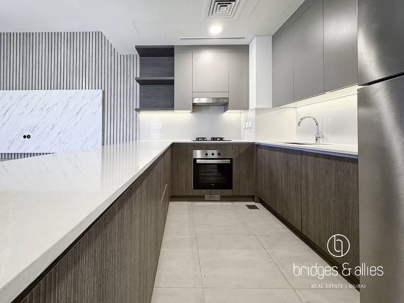 SINGLE ROW | CLOSE TO AMENITIES | FULLY UPGRADED - Image 7