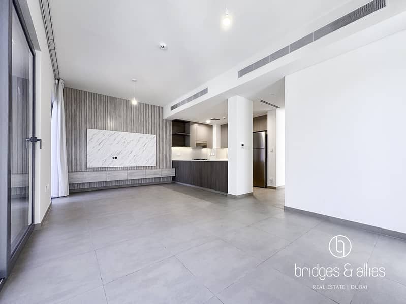 SINGLE ROW | CLOSE TO AMENITIES | FULLY UPGRADED - Image 9