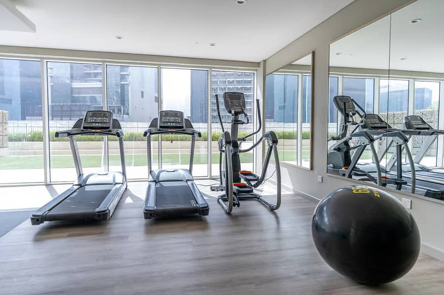 10 Minutes to Downtown Dubai Mall | Bills Included - Image 17